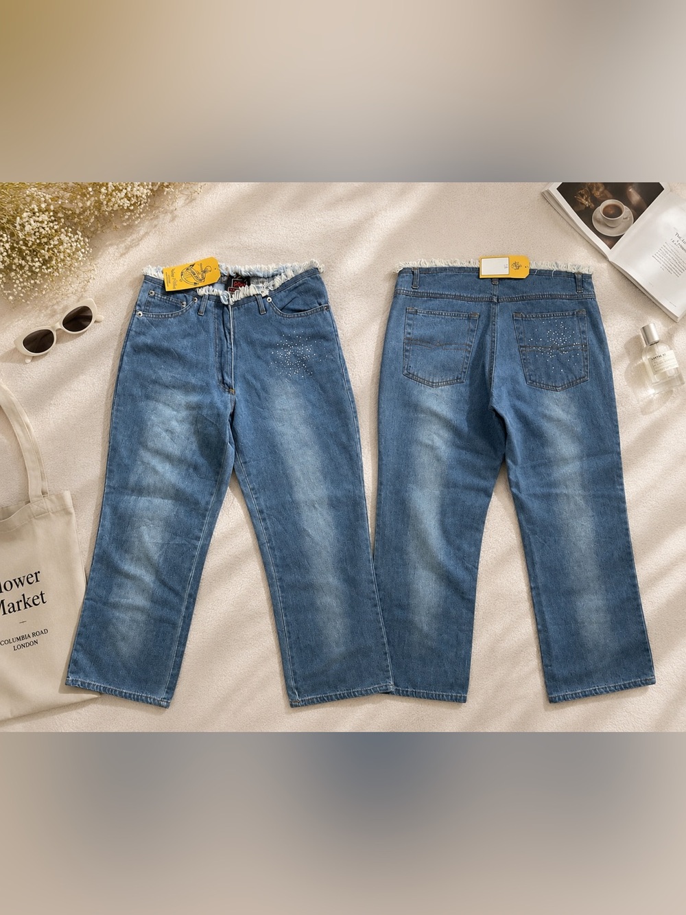 Stunning vintage denim jeans with unique Y2K-inspired details!